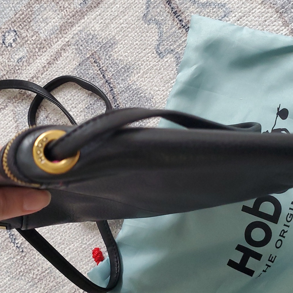 Hobo Black Pebbled Leather Zip Crossbody Bag with Dust Bag - Picture 9 of 15